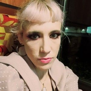 Meet your Posher, Hollie